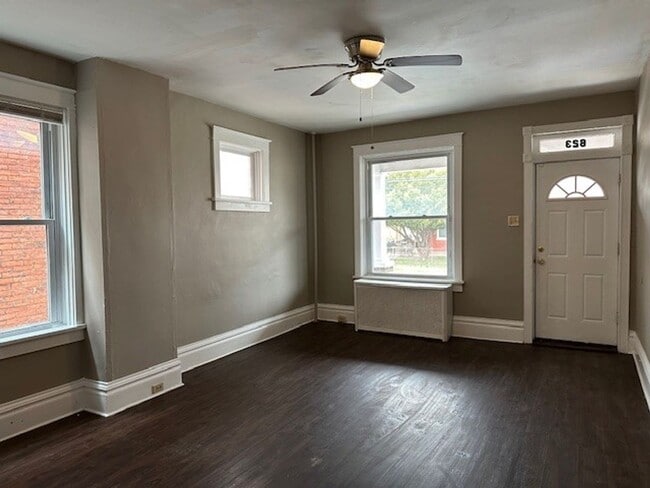 Building Photo - 3 Bedroom 1 Bath House For Rent In Harrisb...