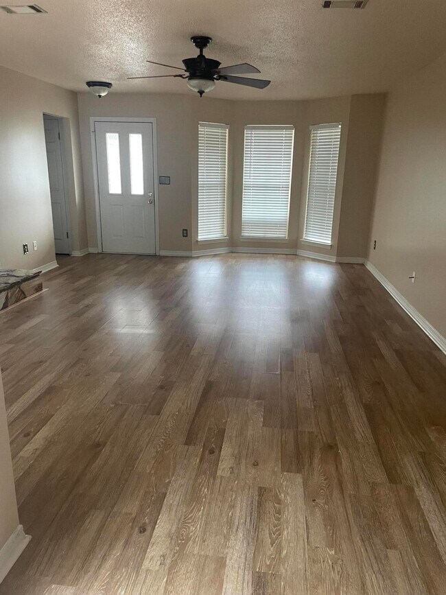 Building Photo - 3022 Blue Pine Ln