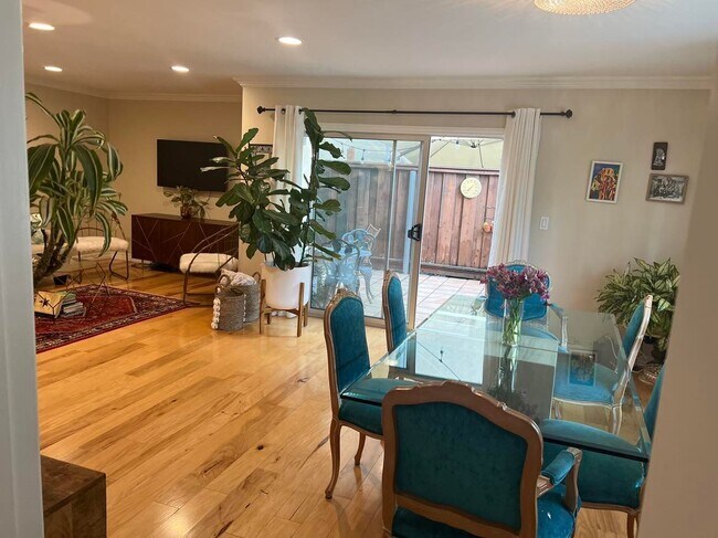 Building Photo - 6752 Hillpark Dr