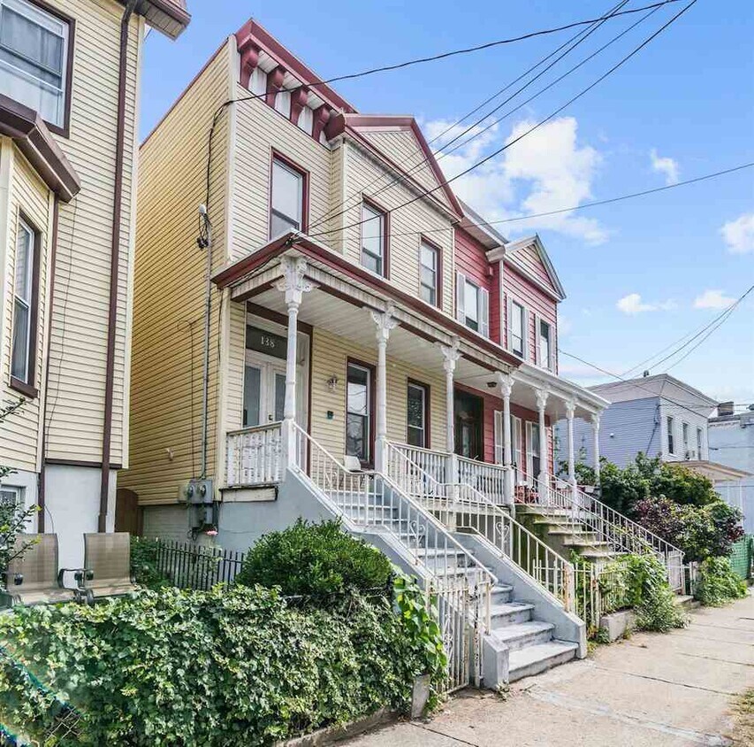 Primary Photo - 138 Chestnut St