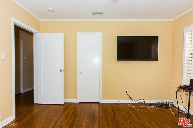 Building Photo - 3 br, 1 bath House - 7514 Brighton Ave