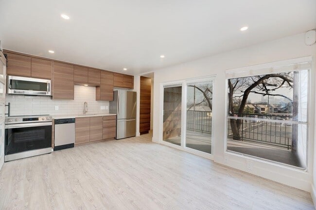Building Photo - 1214 Barton Hills Dr