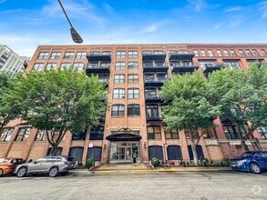 Building Photo - 520 W Huron St