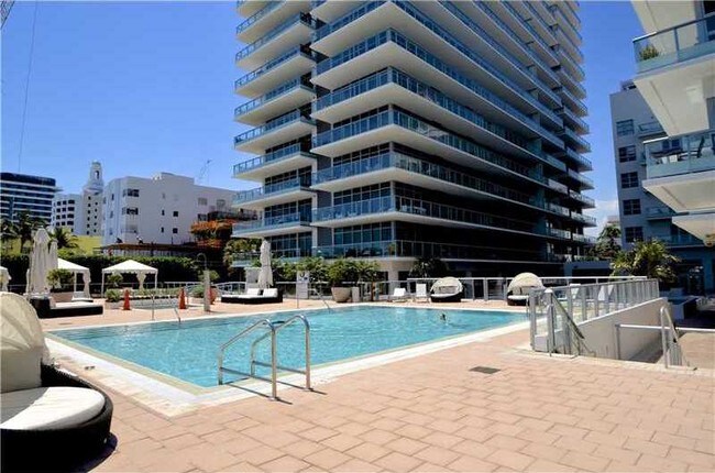 Building Photo - 3737 Collins Ave