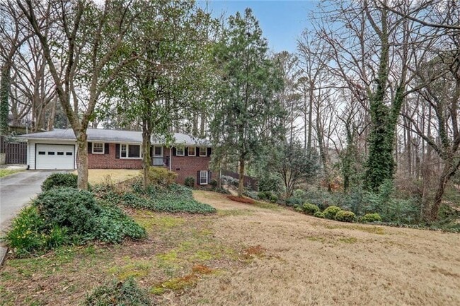 Foto del edificio - 2560 Skyland Trail NE