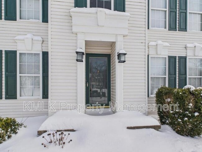 Foto del edificio - 411 Treeview Dr