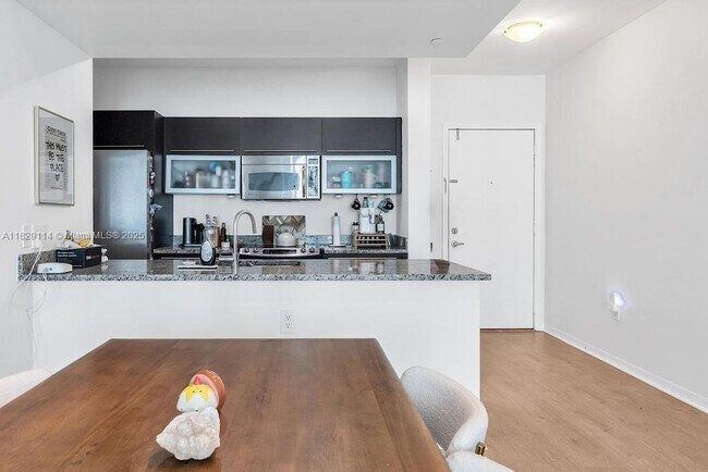Building Photo - 951 Brickell Ave