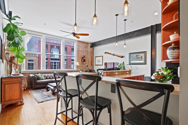 Foto del edificio - 122 W Broughton St