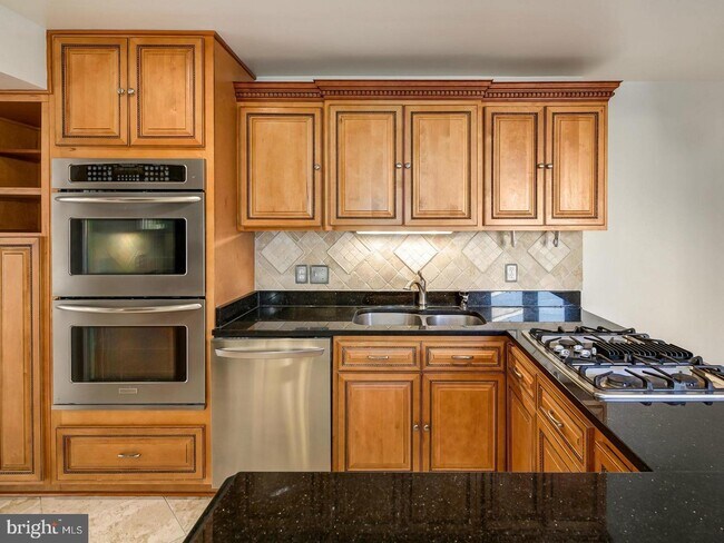 Building Photo - 10723 Gloxinia Dr