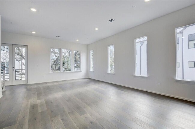 Building Photo - 3100 Menchaca Rd