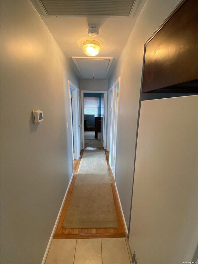 Building Photo - 449 Frank St