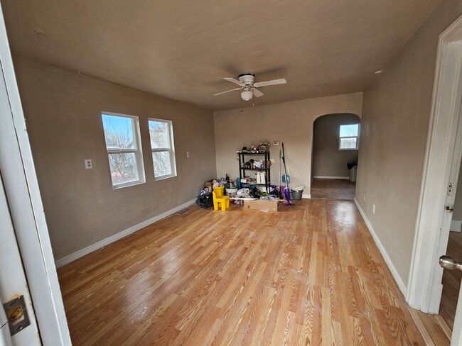 Sala de estar de la planta superior - 715 W 8th St