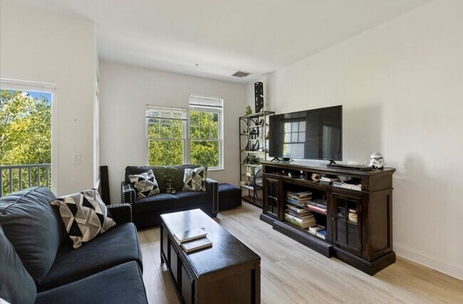 Foto del edificio - 614 Pond St