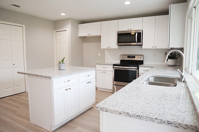 Building Photo - 5212 Fisher Dr