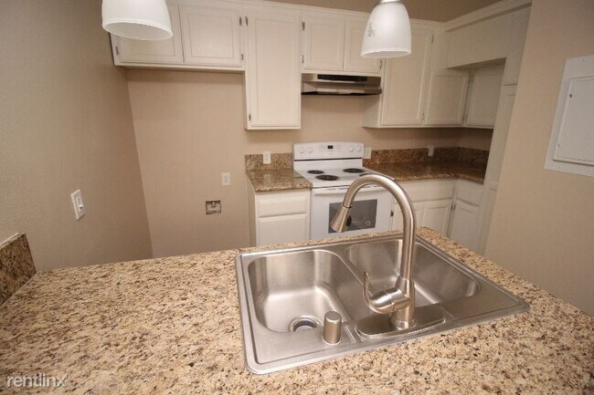 Building Photo - 1 br, 1 bath Apartment - 11500 E 215th Street