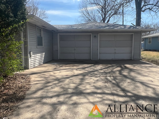 Building Photo - Cute 3 bedroom home!