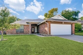 Building Photo - 2113 McIntosh Dr