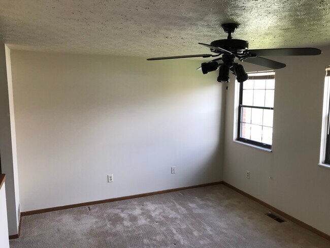 master bedroom 1 - 314 Cross Wind Dr