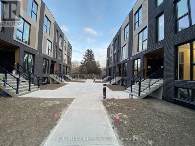 Building Photo - 178 Clonmore Dr