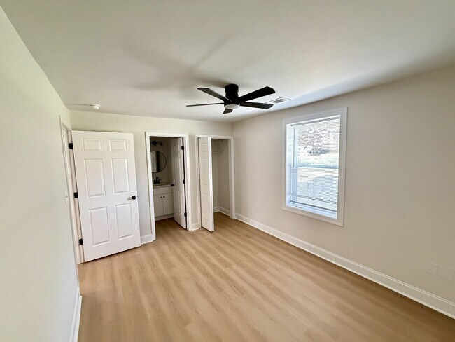 Foto del edificio - CHARMING COTTAGE AVAILABLE AUGUST OR JULY 2026!