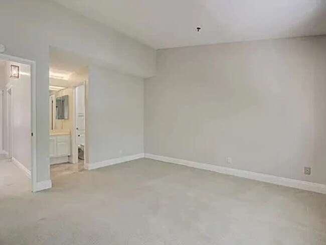 Building Photo - 1370 Las Juntas Way