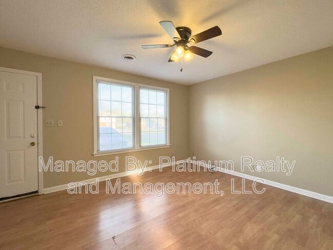Building Photo - 810 Golf View Pl