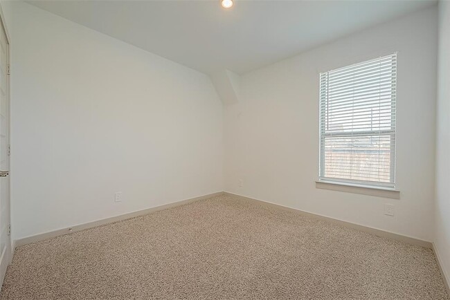 Building Photo - 29326 Red Rocks Pk Dr