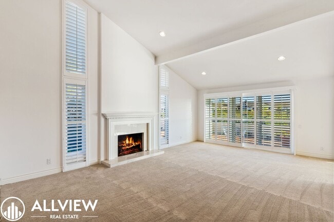 Building Photo - 3 Bedroom, 2 Bath Home Available In Jasmin...