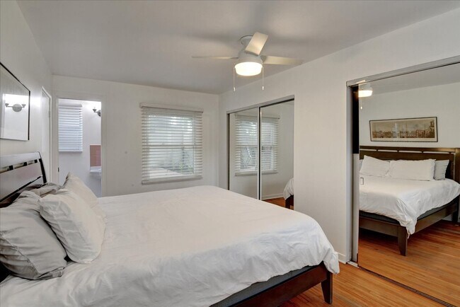 Foto del edificio - 4221 Hazel Kirk Dr