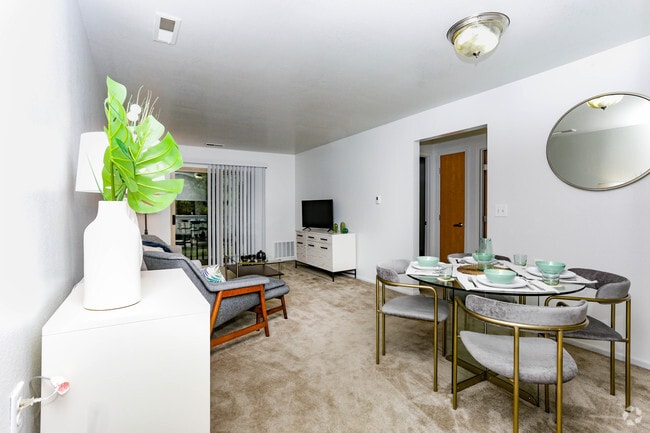 2 BR, 2 BA - Oakwood Place