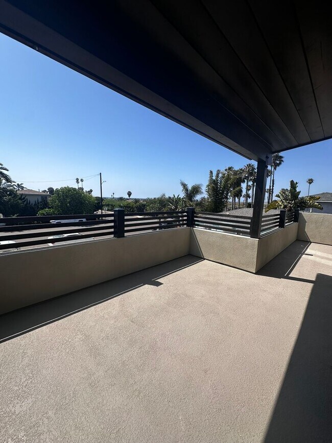 Foto del edificio - 611 Silver Strand Blvd