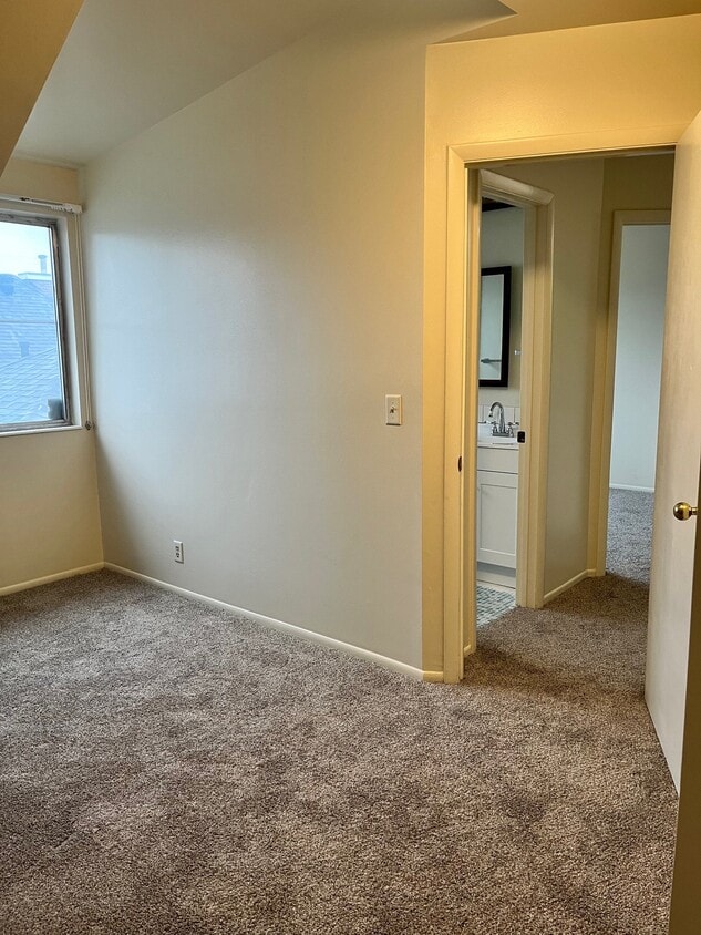 Building Photo - 657 S 400 E