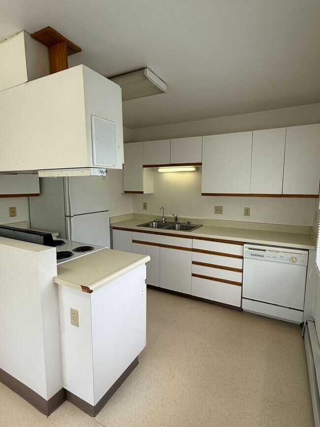 Foto del edificio - 2 BD, 1 BA Apartment Nestled Back on a Culd-de-Sac