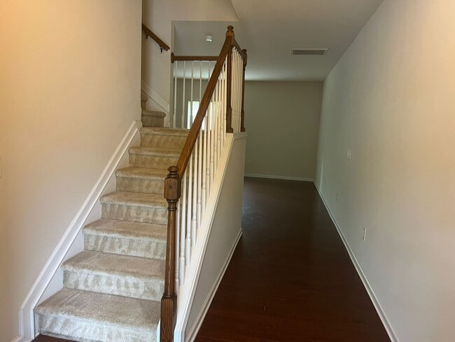 Building Photo - 2108 Chipley Dr