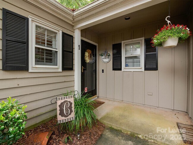 Foto del edificio - 3806 Selwyn Farms Ln