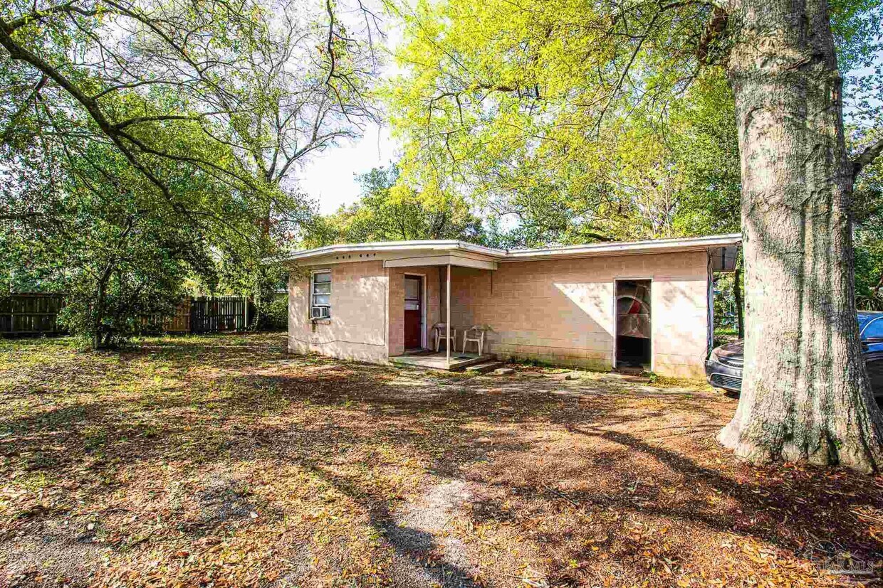 Primary Photo - 13 Marine Dr