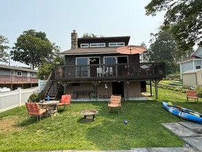 Building Photo - 164 Shore Dr