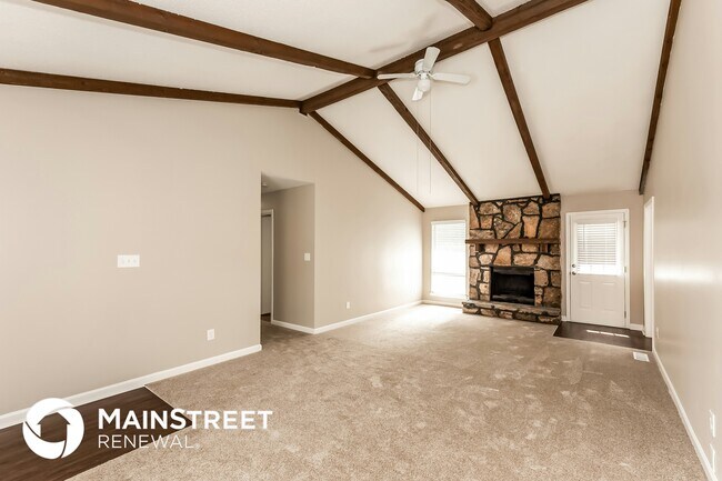 Building Photo - 813 7 Springs Dr