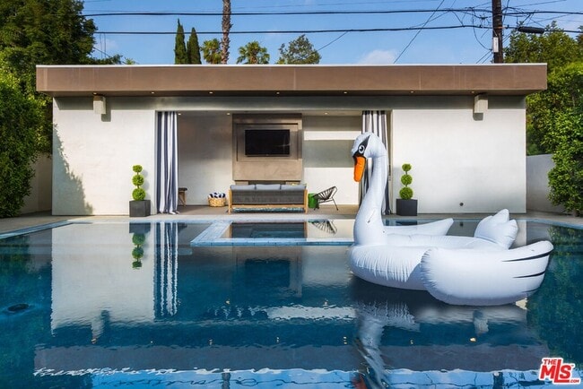 Foto del edificio - 726 N Martel Ave