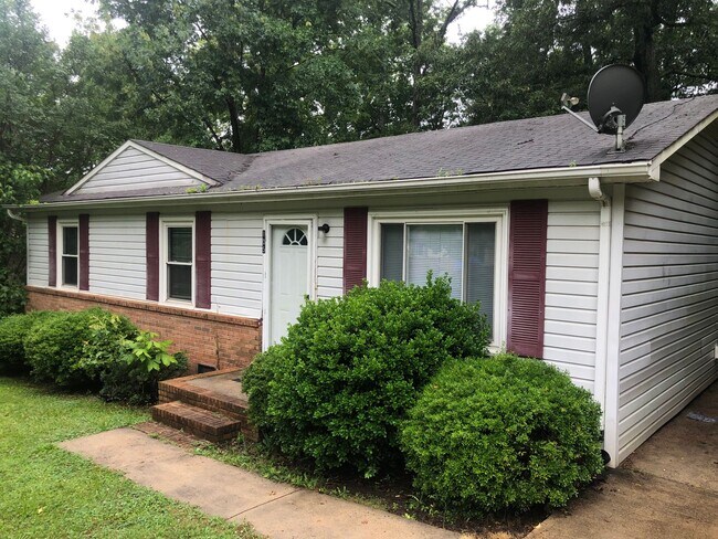 Foto del edificio - Cute,Belmont-Mt Holly home close to everything