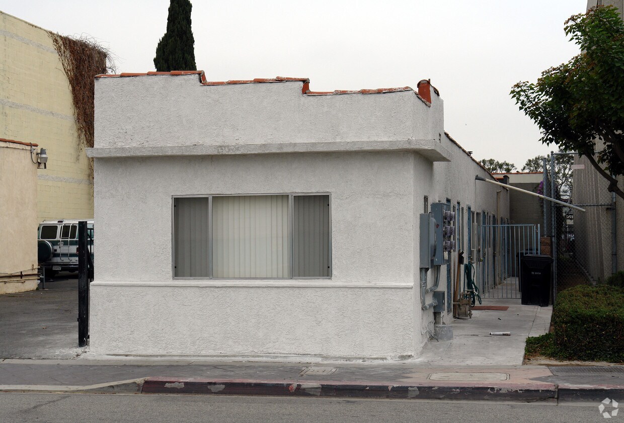Building Photo - 139 W Manchester Blvd