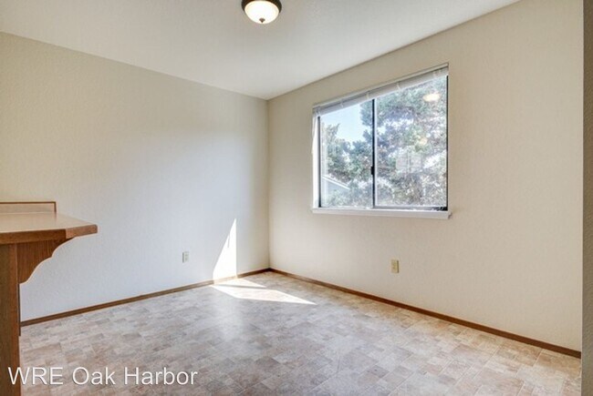 Building Photo - 455 S Oak Harbor St