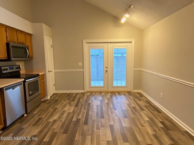 Building Photo - 421 Filmore Dr