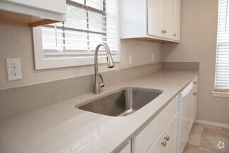 Building Photo - 625 W Ridge Dr