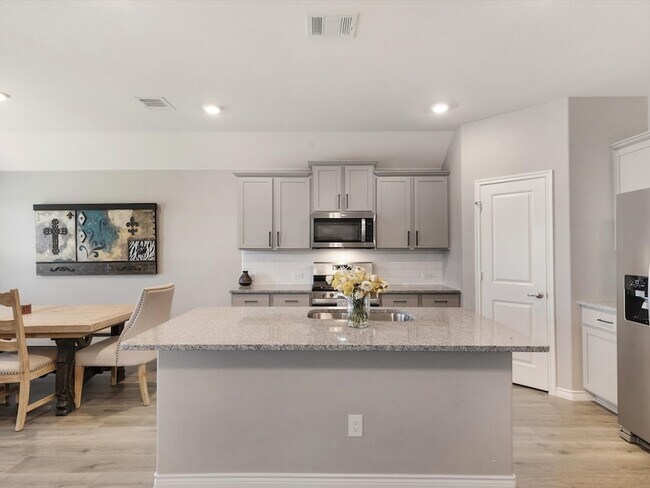 Foto del edificio - 3257 Trails End Rd