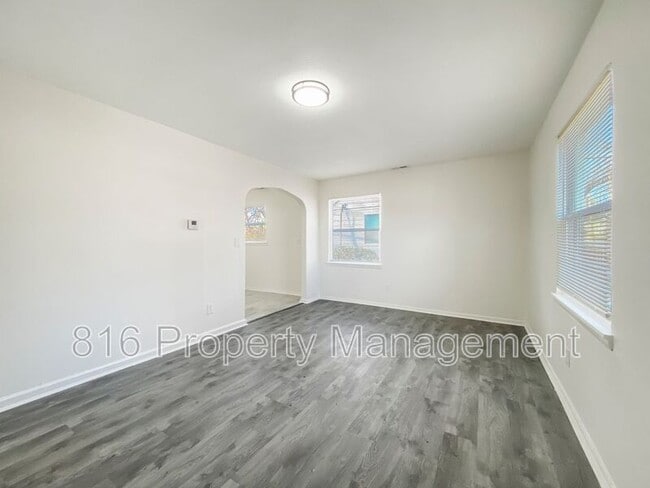 Building Photo - 5205 Locust Ave