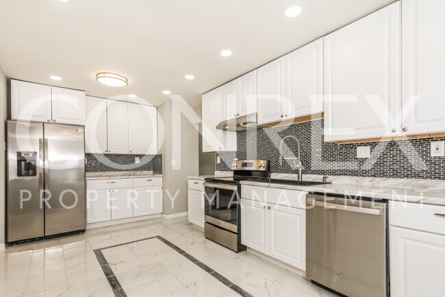 Building Photo - Beautiful Updated 3 Bedroom