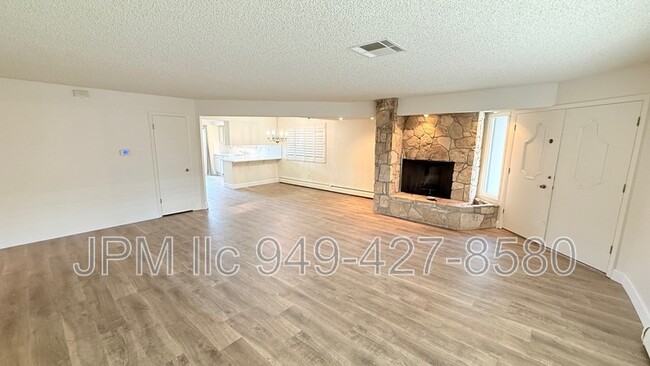 Building Photo - 3505 E Hidden Valley Dr