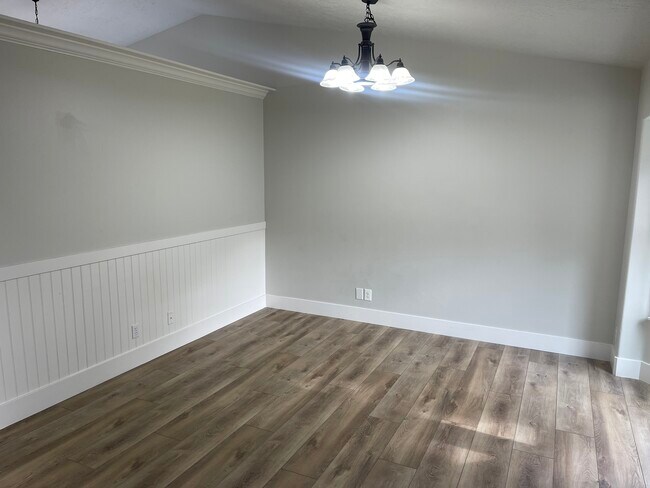 Foto del edificio - 1564 N 250 W