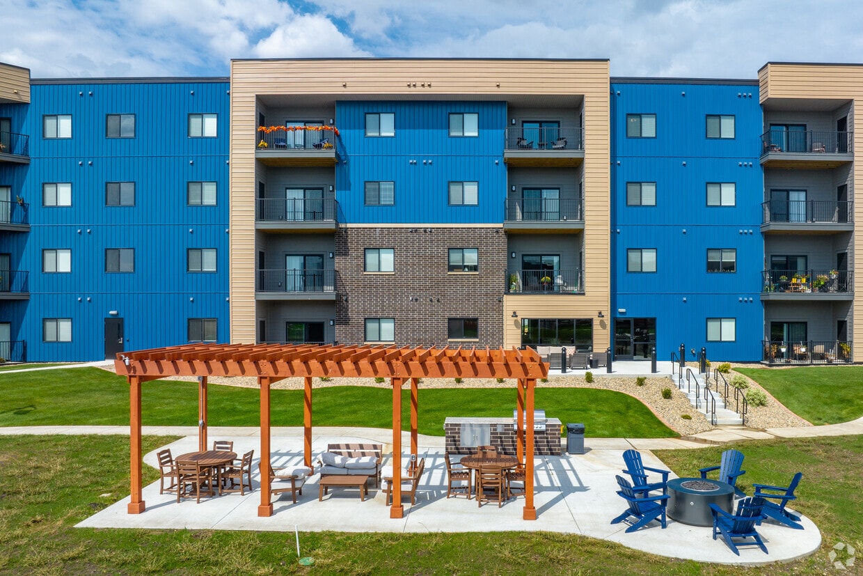The Landing at Legends Brand New Luxury Apts Apartments in Champaign